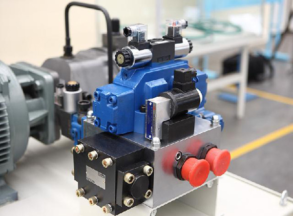 午夜美女福利配件--液压元件，油缸密封圈等